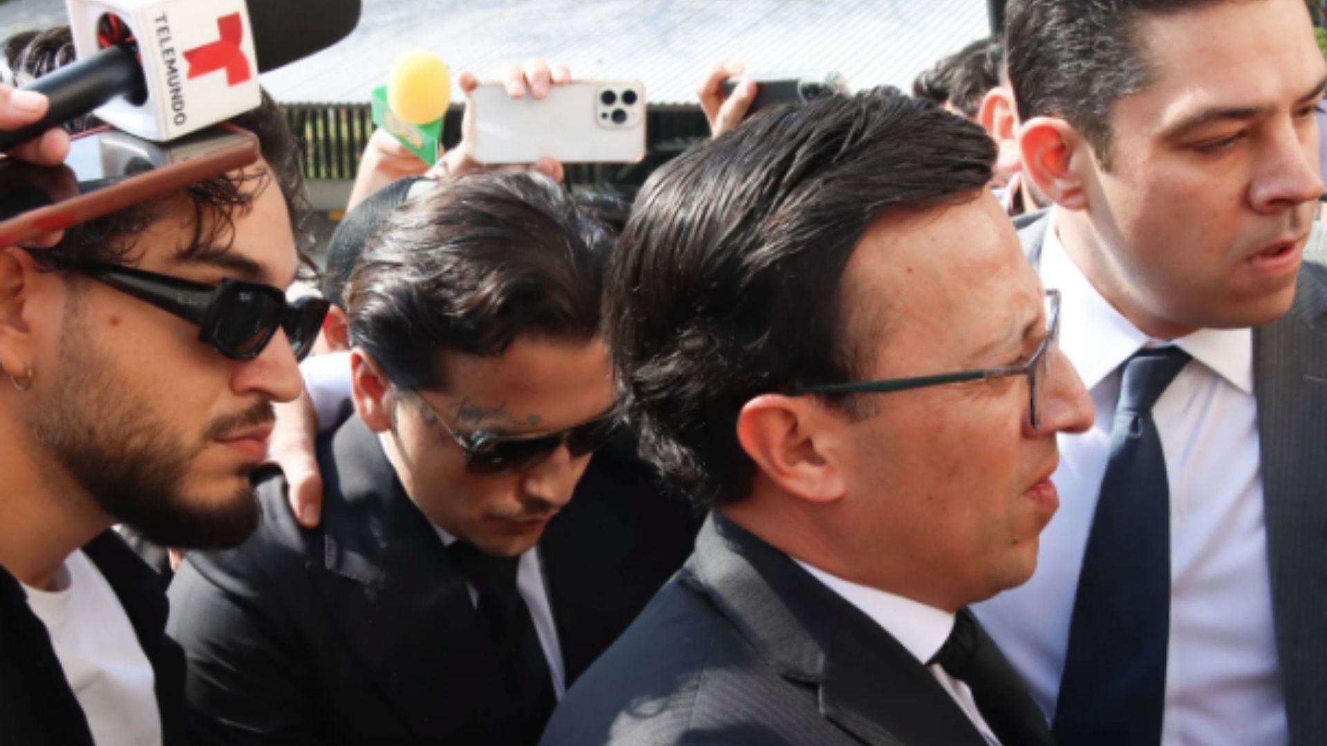 Si quieren un artista de mi calibre, que hagan un contrato digno: Nodal a Universal