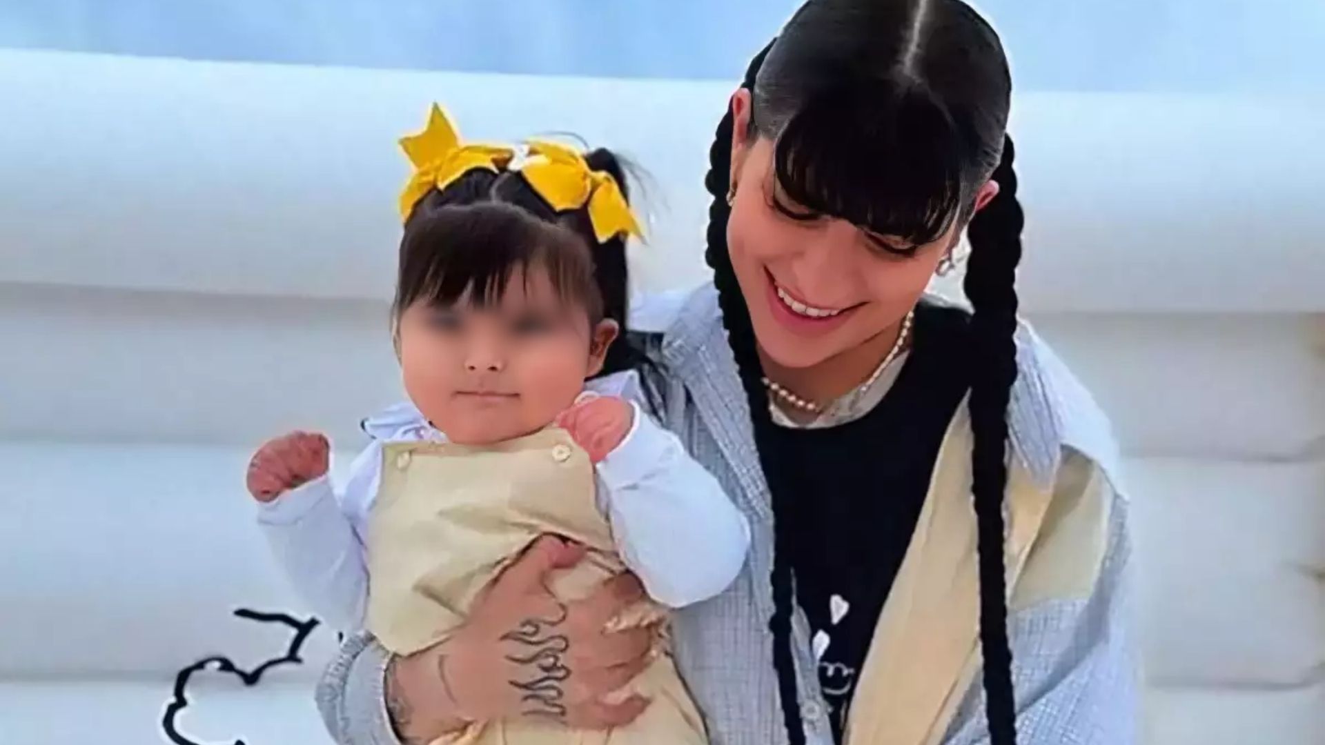 Cazzu revela como cría a Inti y confiesa que su hija ‘solo conoce su música’