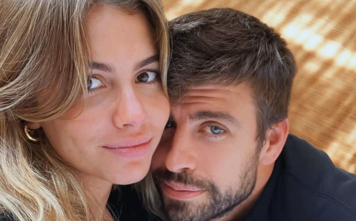 Fans molestan a Piqué y Clara Chía con la canción de Shakira en plena calle